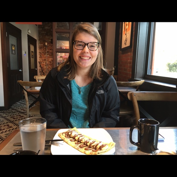 Meet your Posher, Kayla - Picture 5 of 9