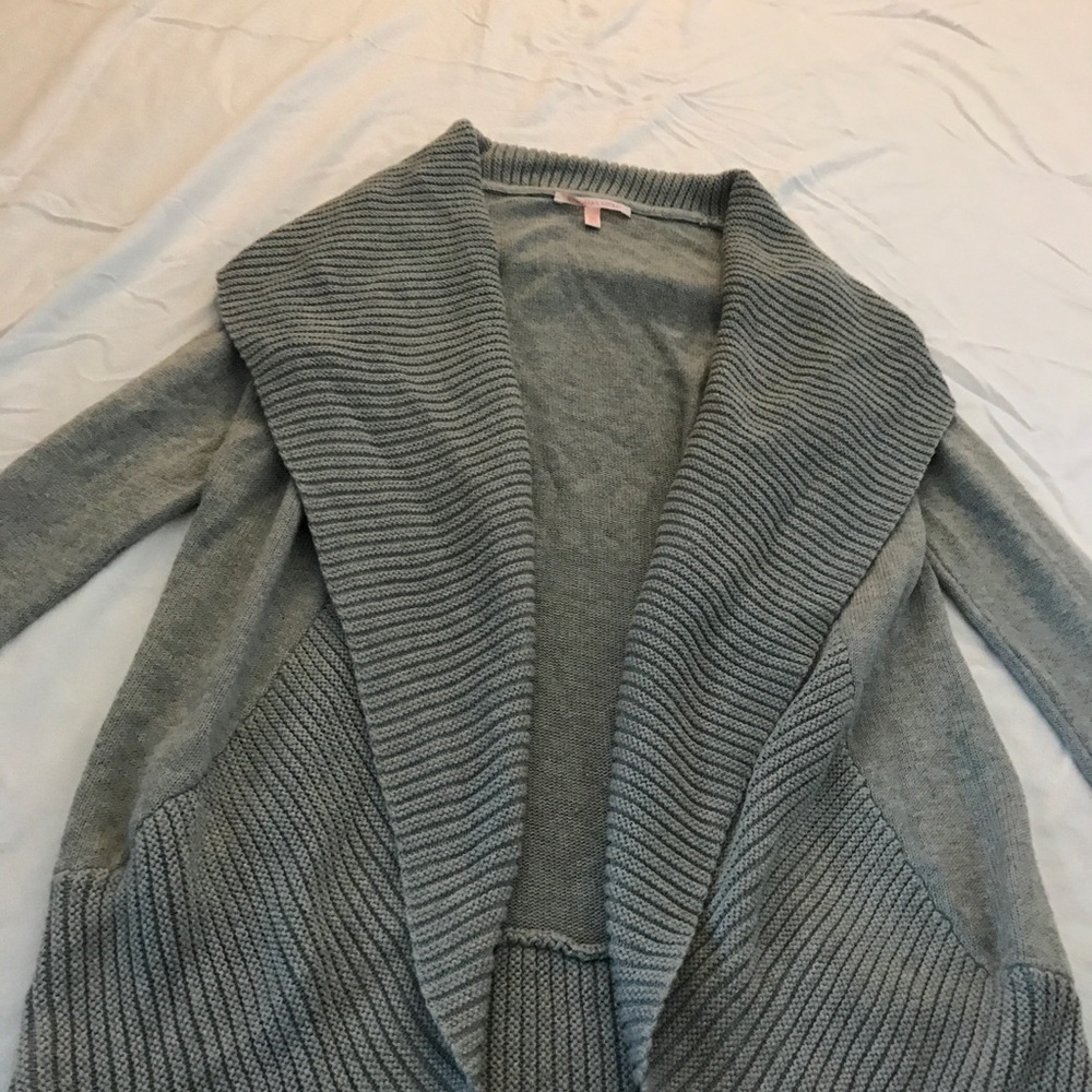 GREY XS VICTORIA SECRET SWEATER IN MINT CONDITION