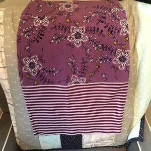 Good used condition Lularoe Cassie skirt.