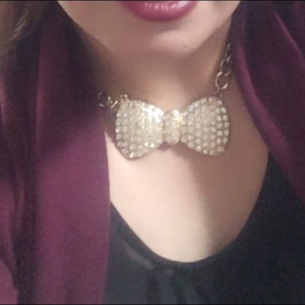GOLD COLOR NECKLESS