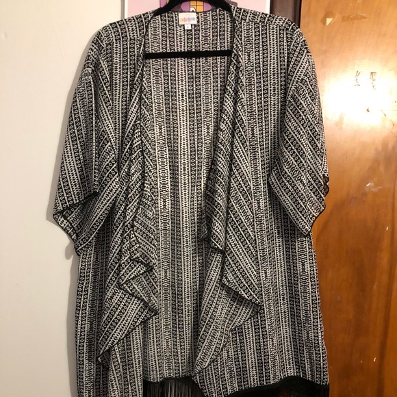 LuLaRoe Tops - LuLaRoe Monroe L BNWOT