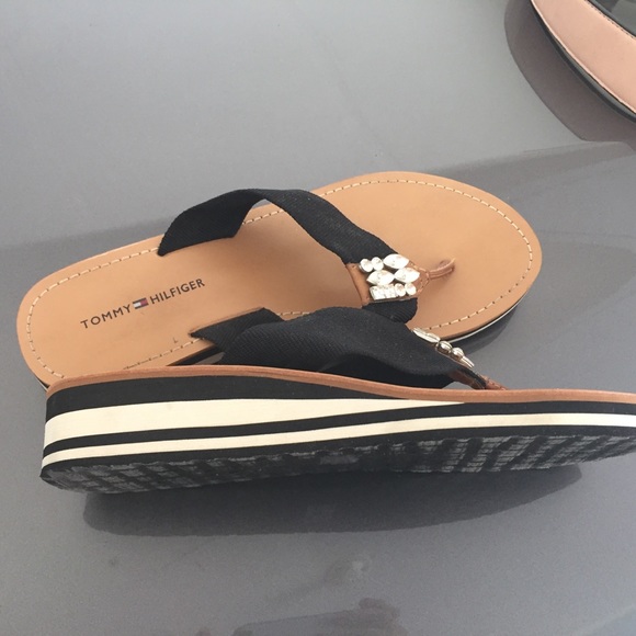 Cute Tommy Hilfiger  flip flops - Picture 1 of 5
