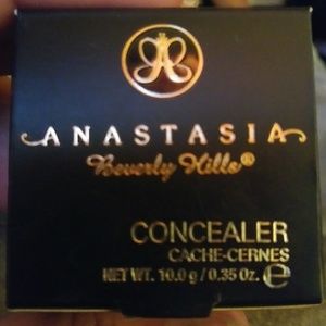 2 CONCEALERS by Anastasia Beverly Hills