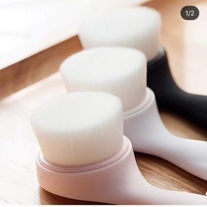 Face brushes