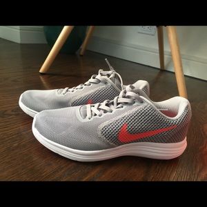 Nike Revolution 3