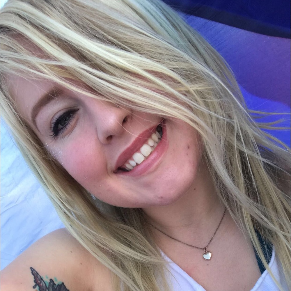 Meet your Posher, Crystal