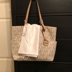 Michael Kors Jet Set Tote
