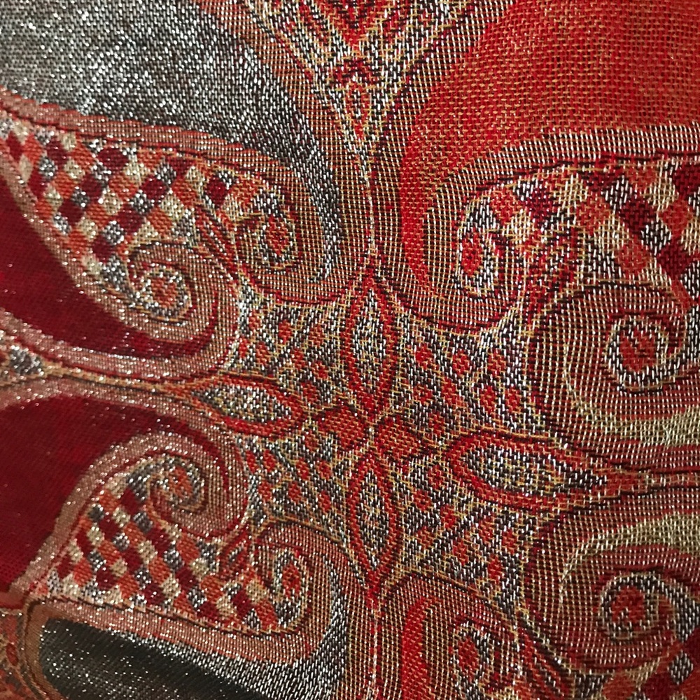 Like New! Shawl. 45% silk- gorgeous printed shawl - Picture 3 of 4