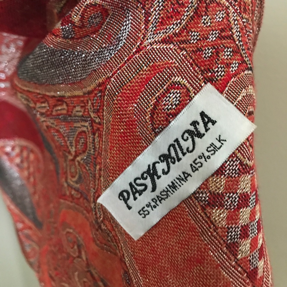 Like New! Shawl. 45% silk- gorgeous printed shawl - Picture 4 of 4