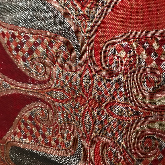 Like New! Shawl. 45% silk- gorgeous printed shawl - Picture 3 of 4