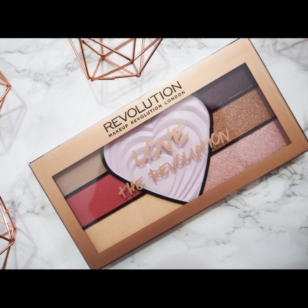 LOVE THE REVOLUTION EYESHADOW PALETTE