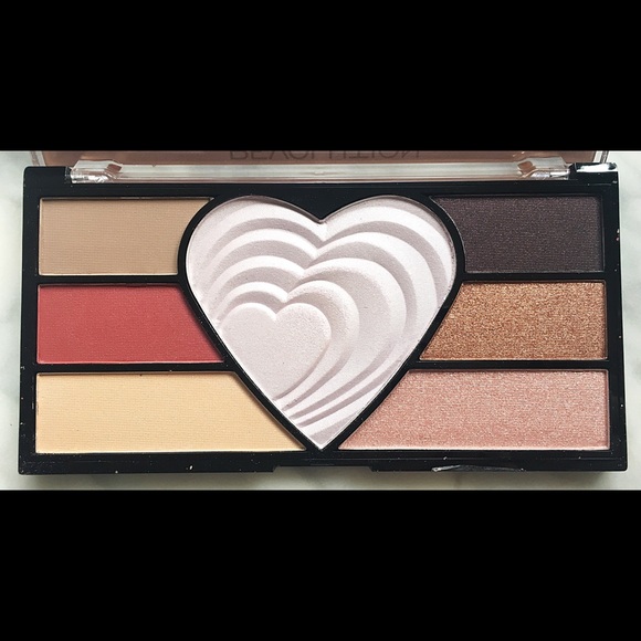 LOVE THE REVOLUTION EYESHADOW PALETTE - Picture 3 of 3