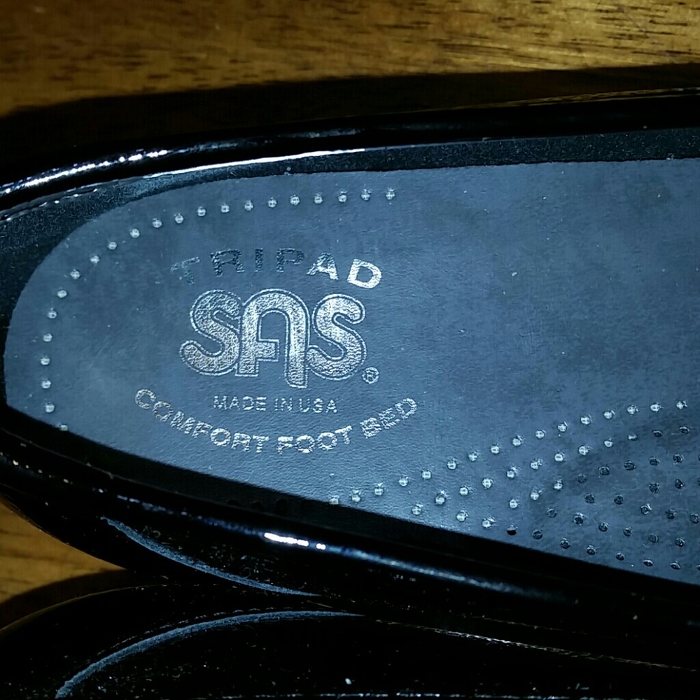 Shoe's - Picture 3 of 8