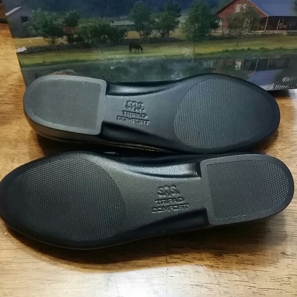 Shoe's - Picture 5 of 8