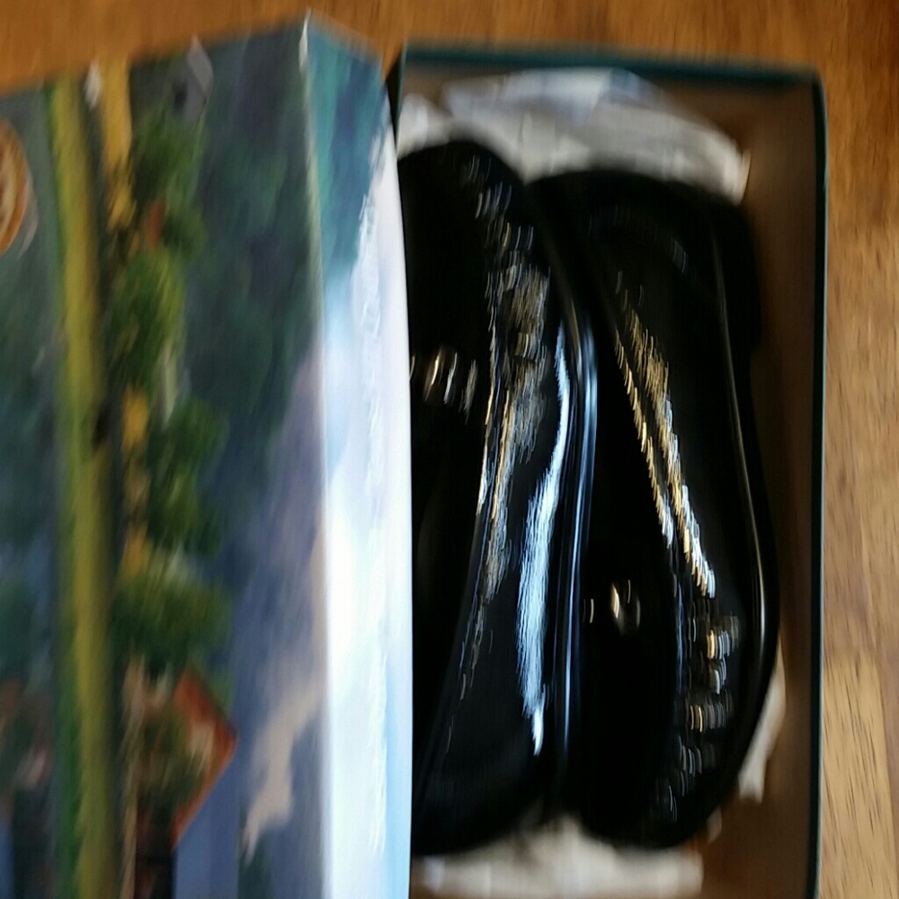 Shoe's - Picture 8 of 8