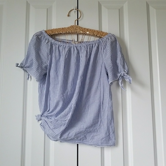 free kisses Tops - Free Kisses oversize Blue Stripes Shoulder Top