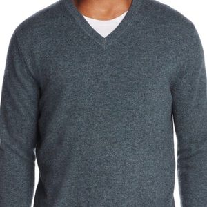 100%2 ply Cashmere Blue V- Neck Sweater. Men's NWT