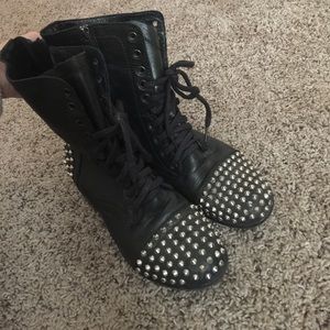 7.5 Steve Madden combat boots