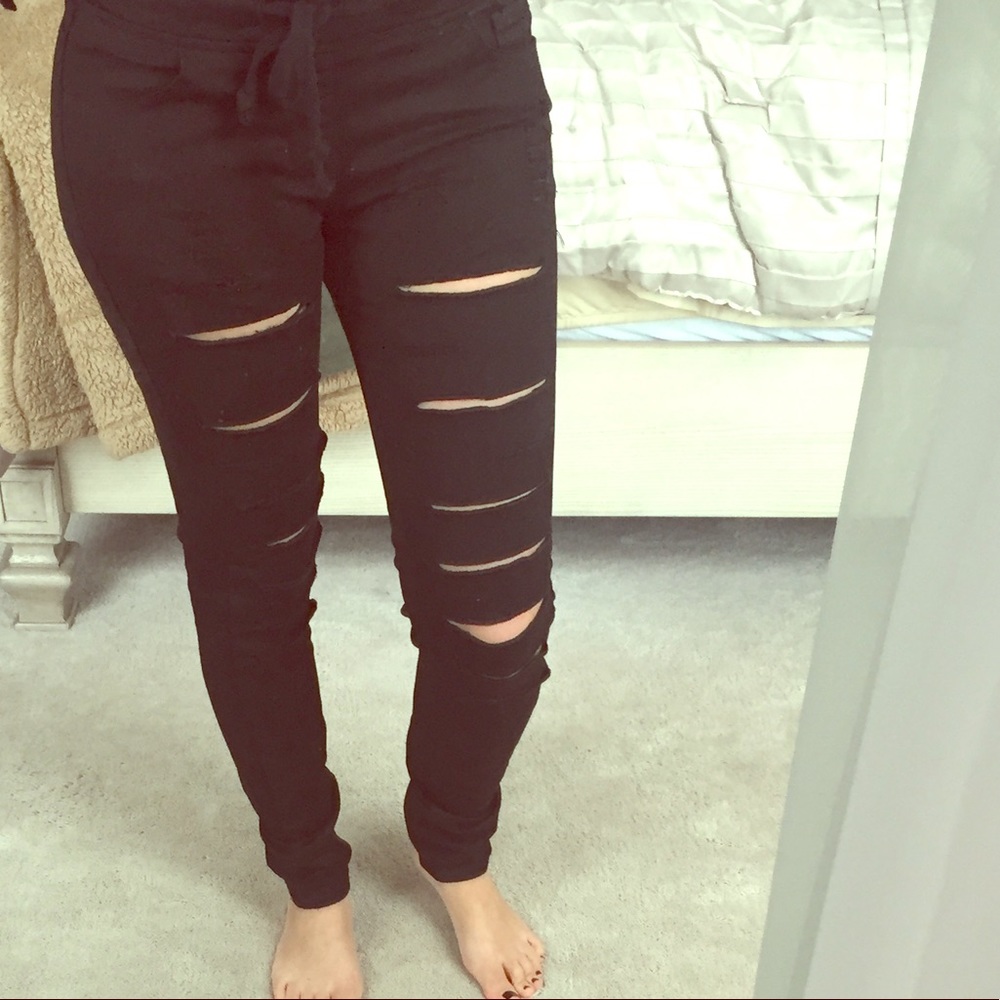 Distressed skinny jeans