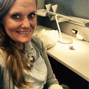 Meet your Posher, Dee