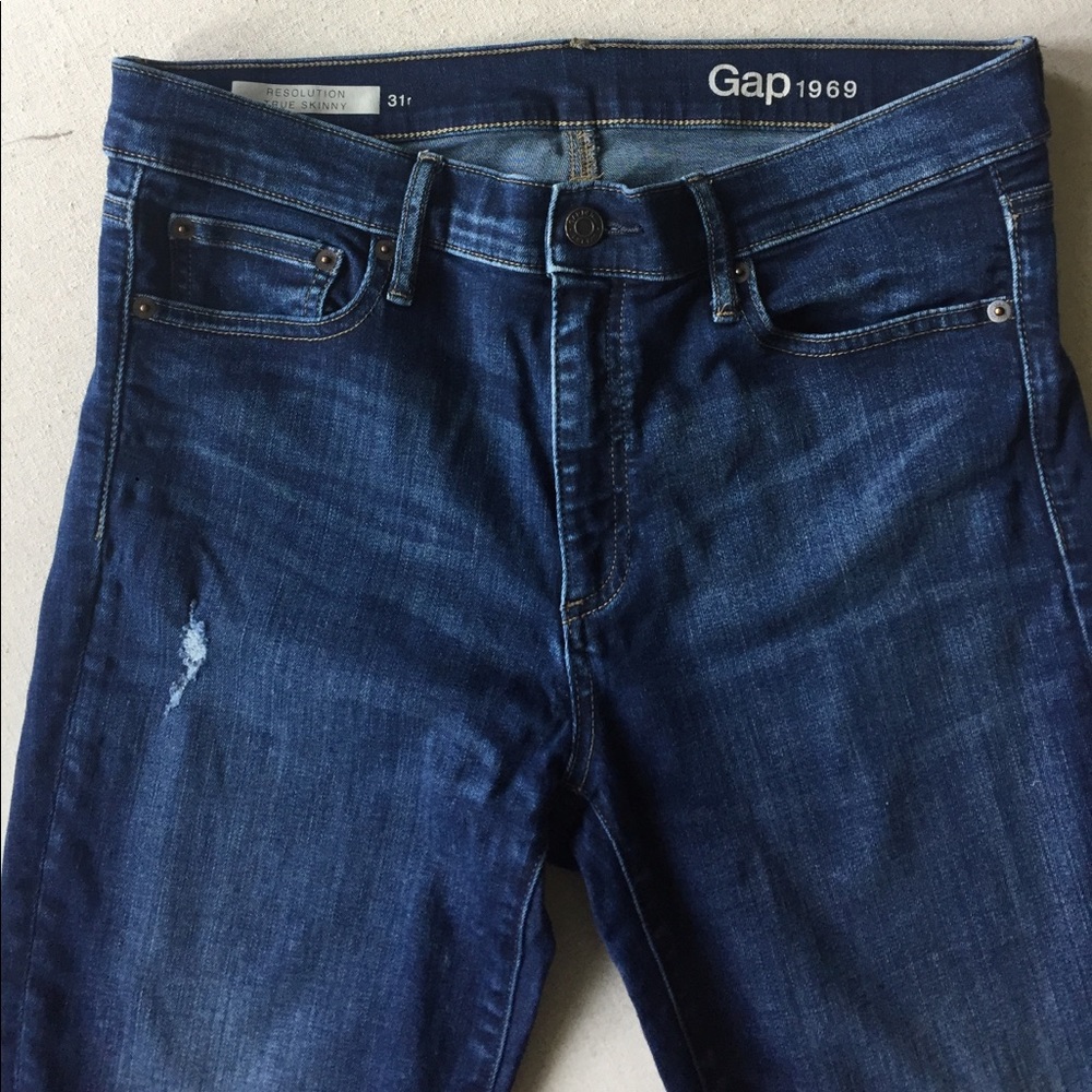 Gap distressed resolution true skinny 31R