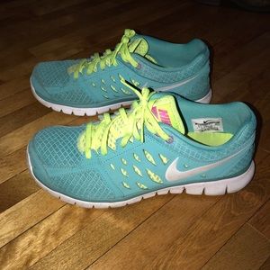 Nike Tennis Shoes