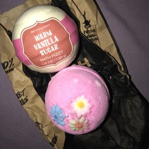 2 bathbombs