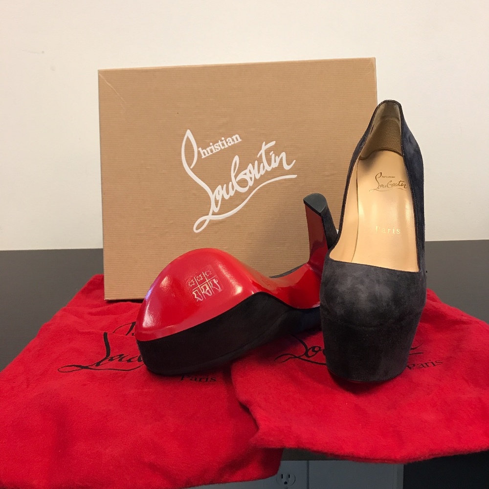 CHRISTIAN LOUBOUTIN Alta Vicky Suede Platform Pump