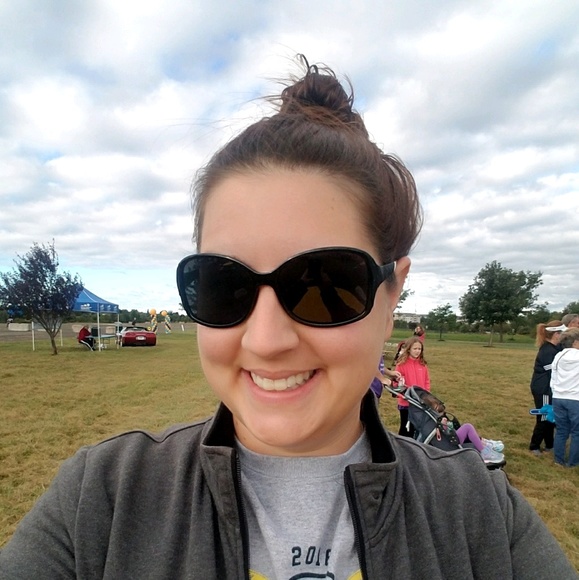 Meet your Posher, Jennifer - Picture 1 of 1