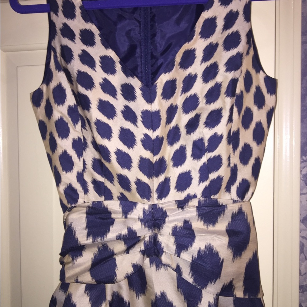 DKNY beige navy dress w elegant front pleats & tie