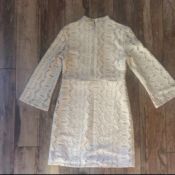 Lace dress - Picture 2 of 3