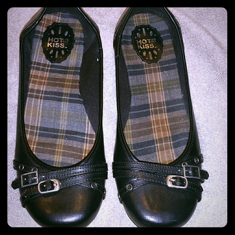 Women's black leather flats - size 10