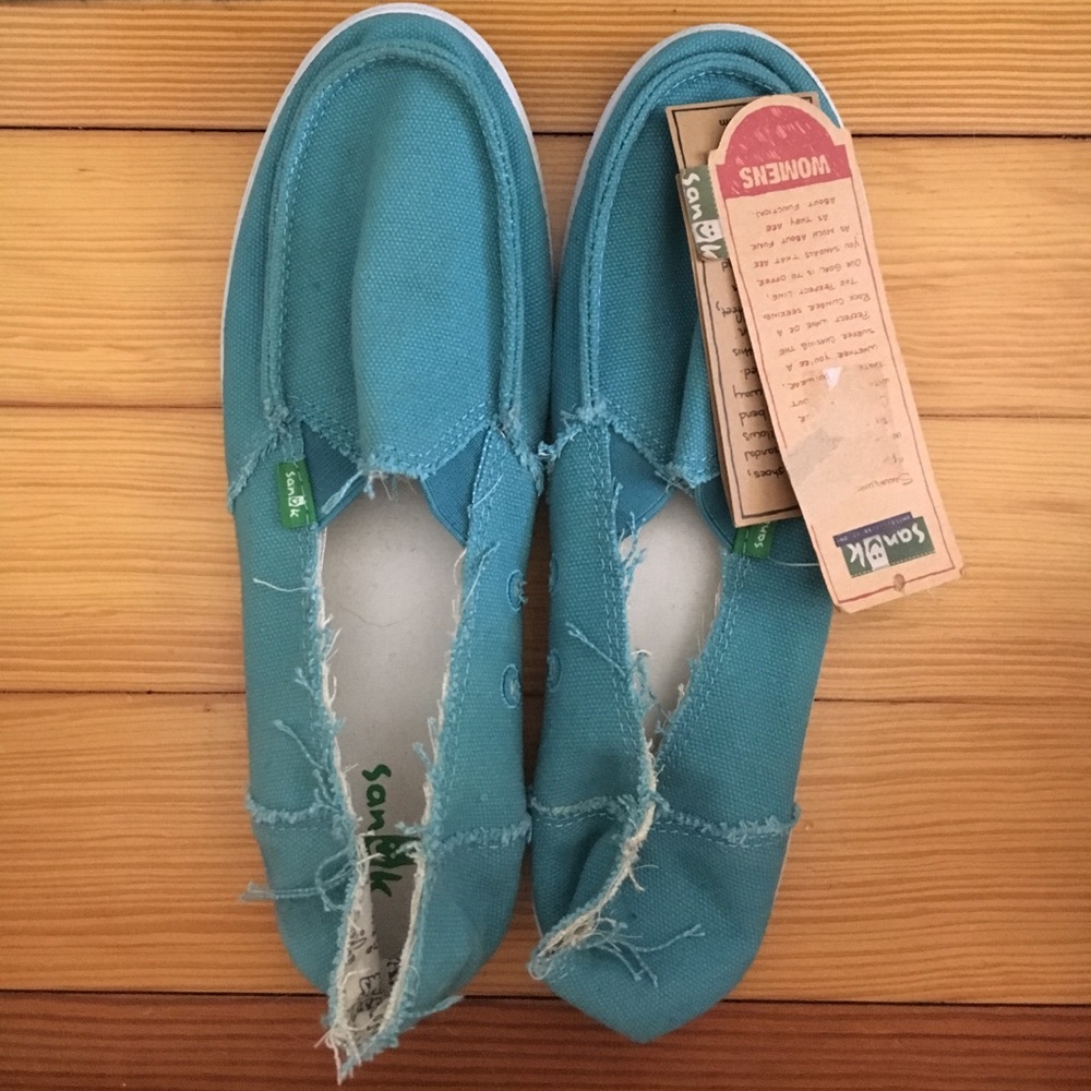 Sanuk slip-one.