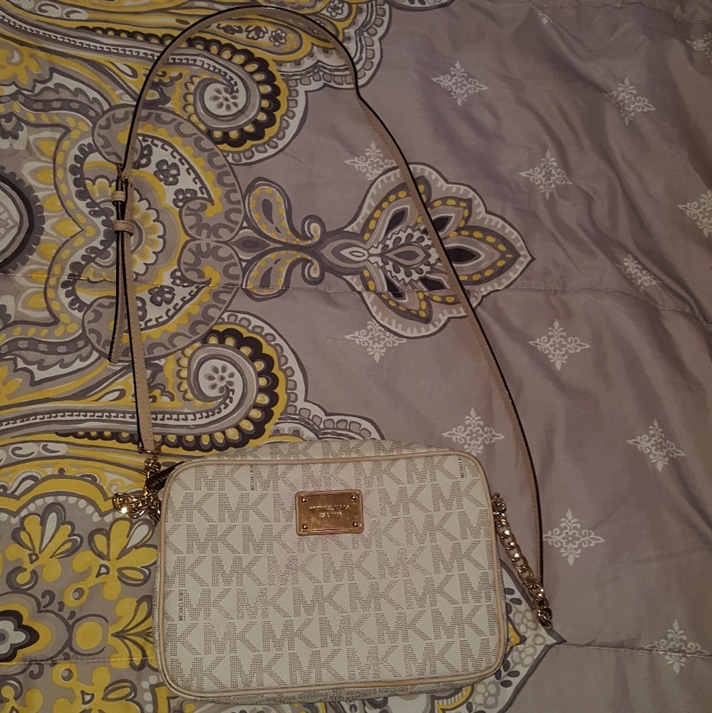 Michael Kors Crossbody 🚨SOLD🚨