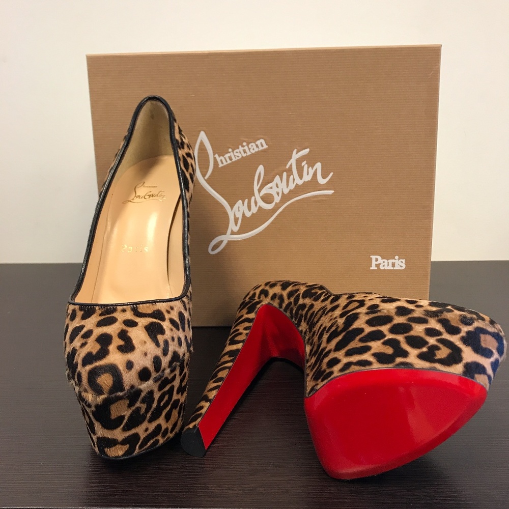 CHRISTIAN LOUBOUTIN Alta Vicky Leopard-Print