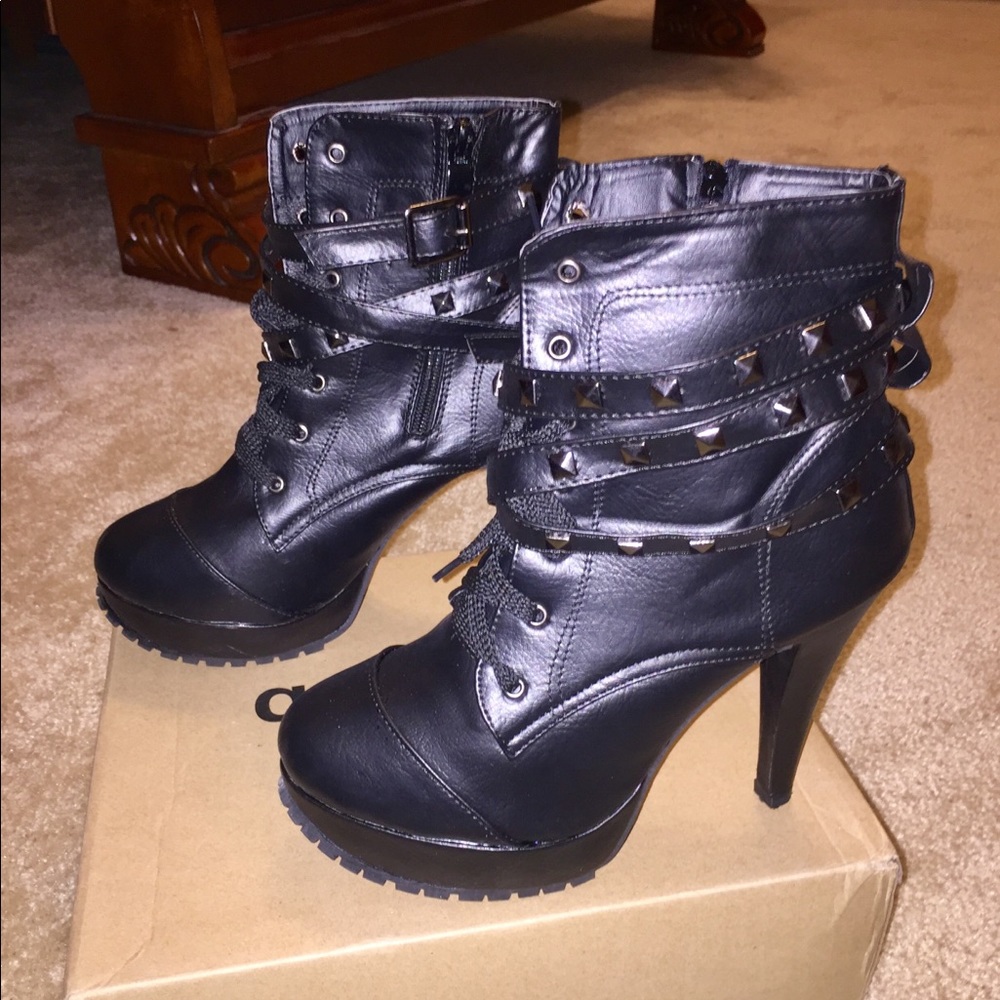 Black leather boots size 9, but size runs small.