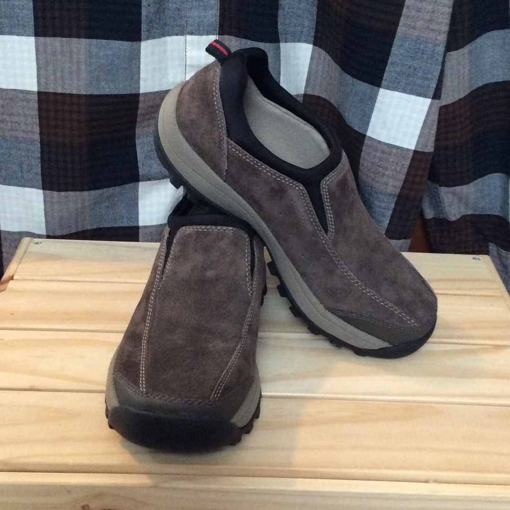 Women’s BASS Roscoe Earth shoes. Brand NEW!