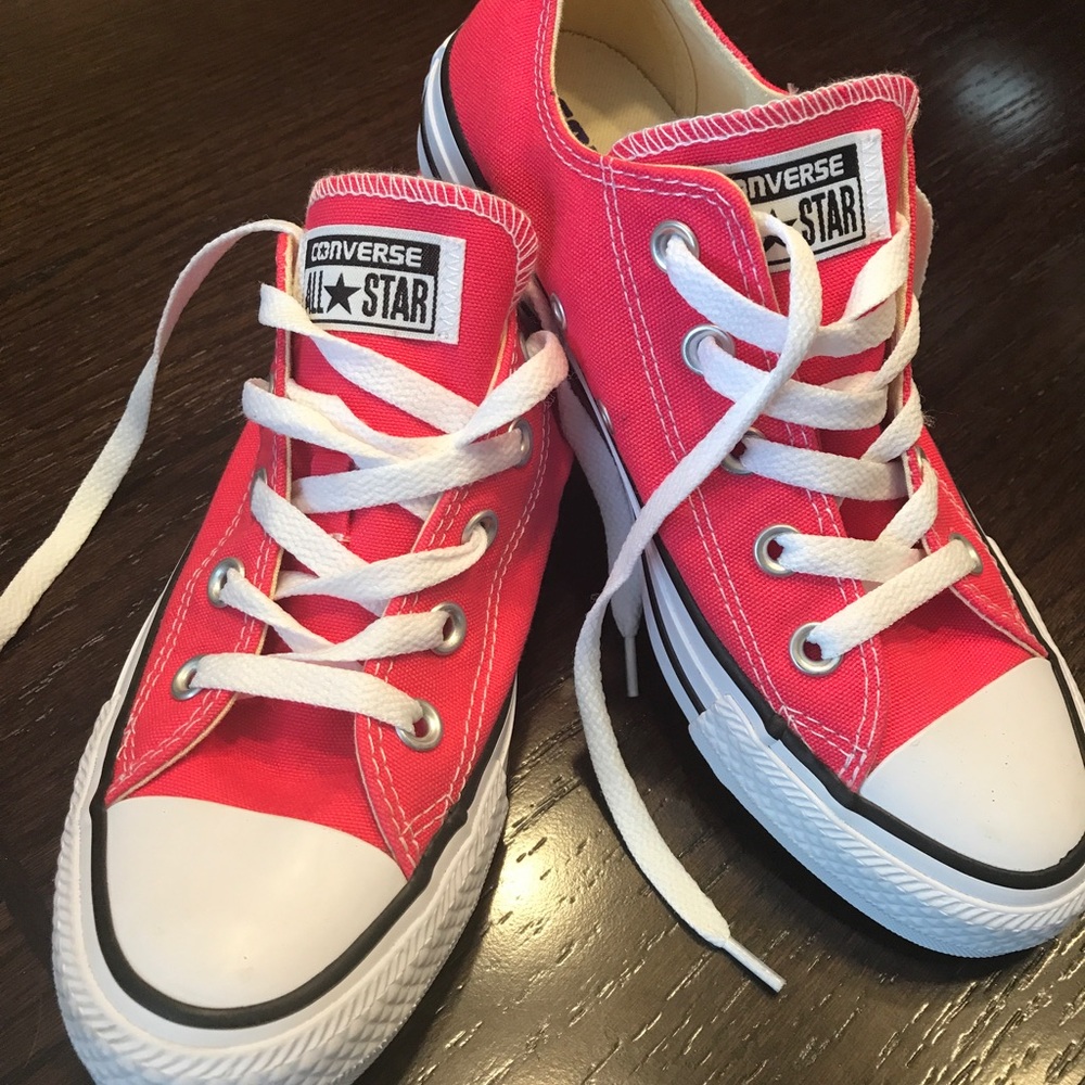 Size 6 converse Hot Pink