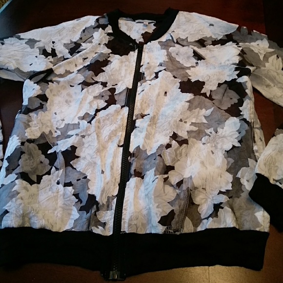 NWOT Charlotte Russe Sheer Jacket - Picture 3 of 4