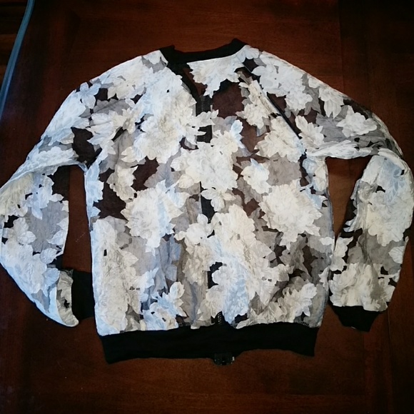 NWOT Charlotte Russe Sheer Jacket - Picture 4 of 4