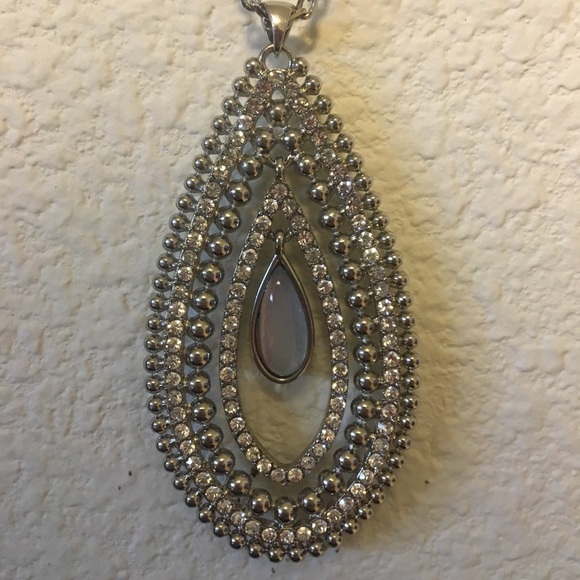 Jewelry - New tear drop shaped sparkle your