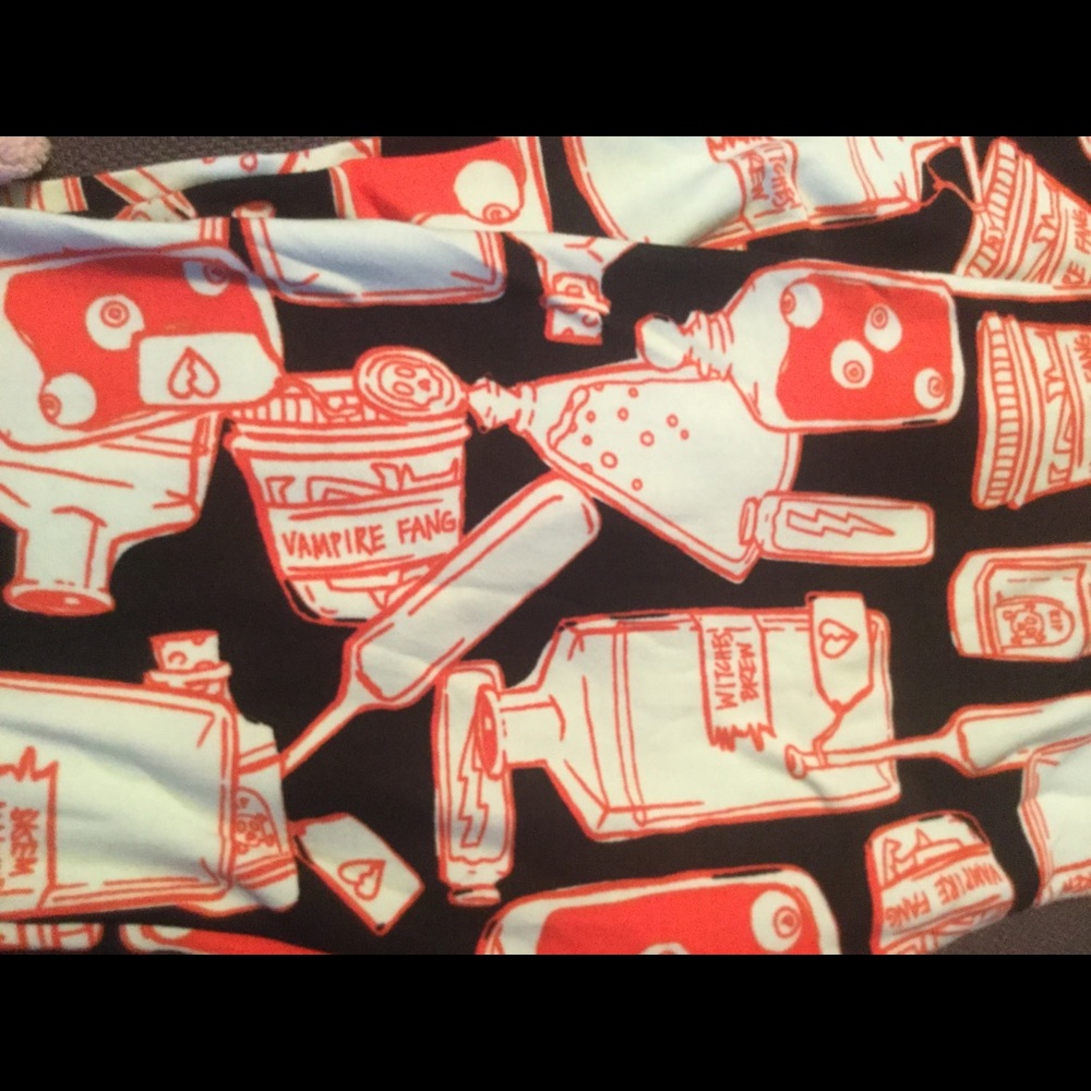 Lularoe OS Halloween leggings.