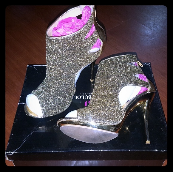 SIZE 7 GOLD FABULOUS - Picture 1 of 1