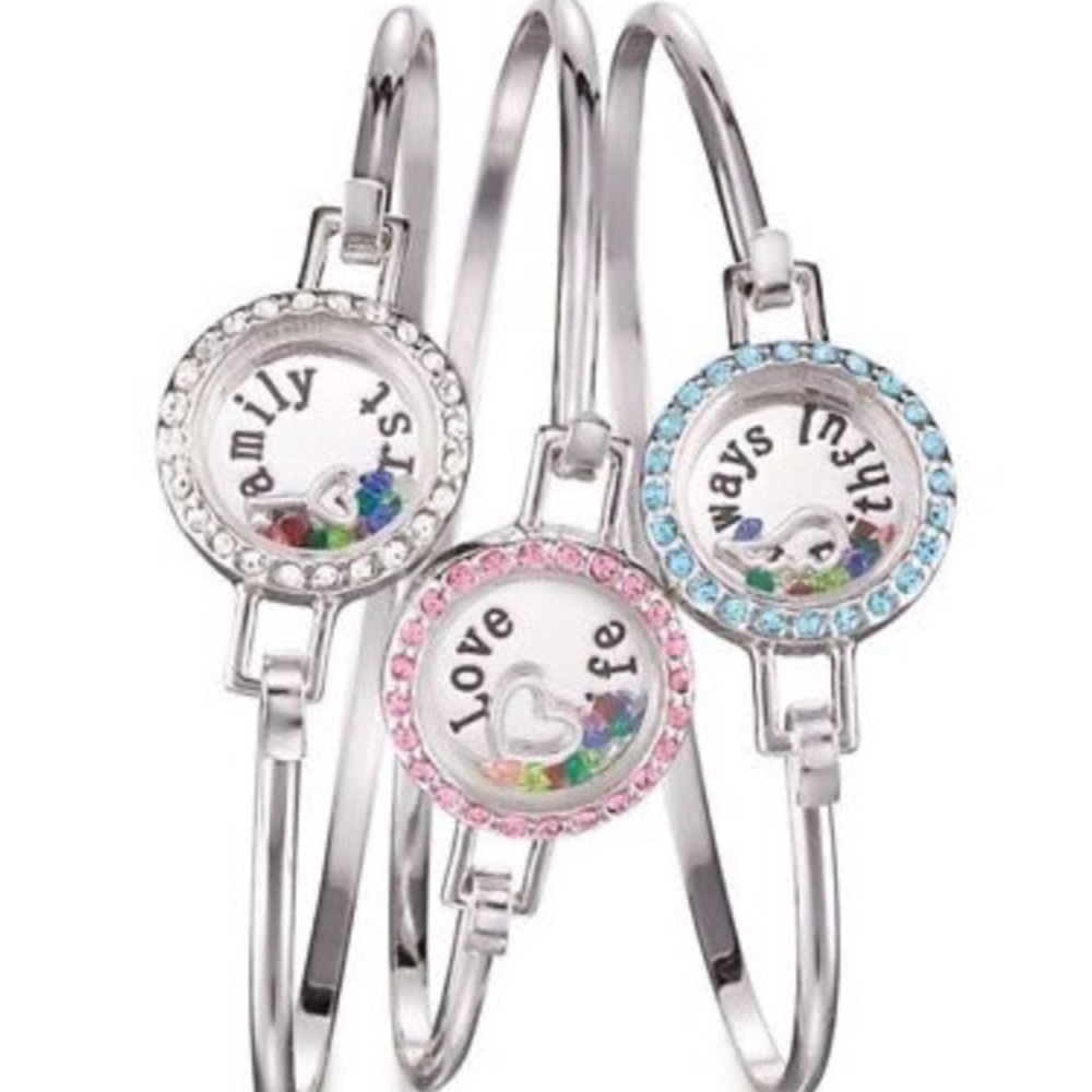 🎄Avon Many Blessings Bangle Always Family🎄