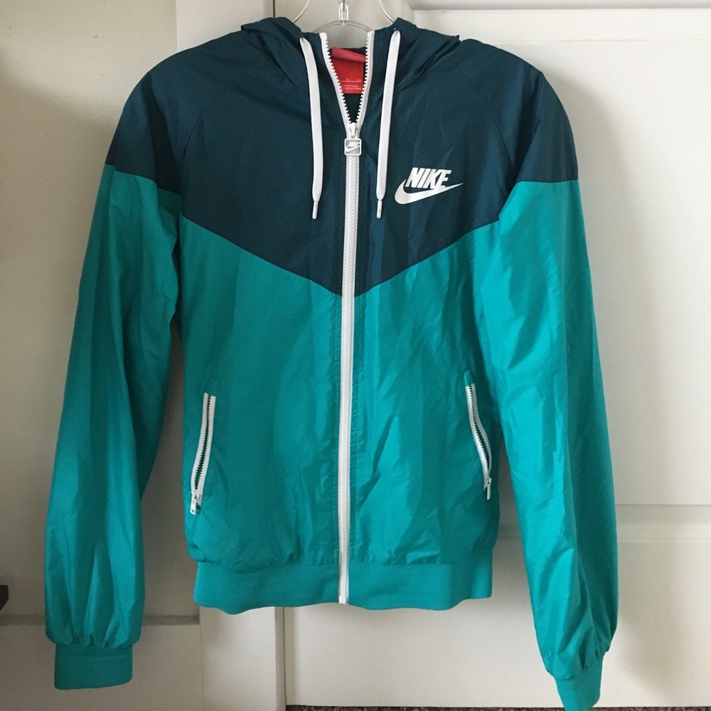 Nike multicolored wind breaker🦋