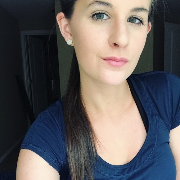 Meet your Posher, Aime - Picture 3 of 5