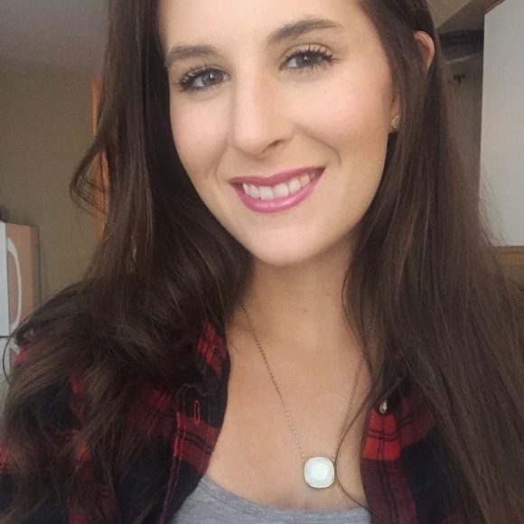 Meet your Posher, Aime - Picture 4 of 5