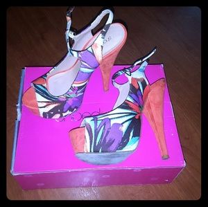 SIZE 7 Flower Print Platform
