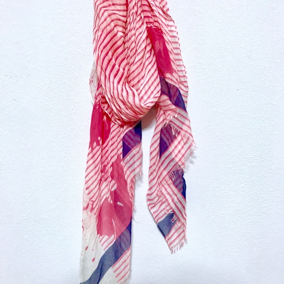 Patterned scarves - Picture 2 of 2