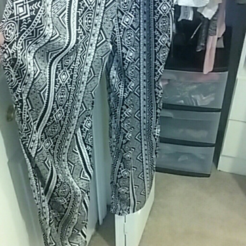 Black and white jump suit - Picture 3 of 3